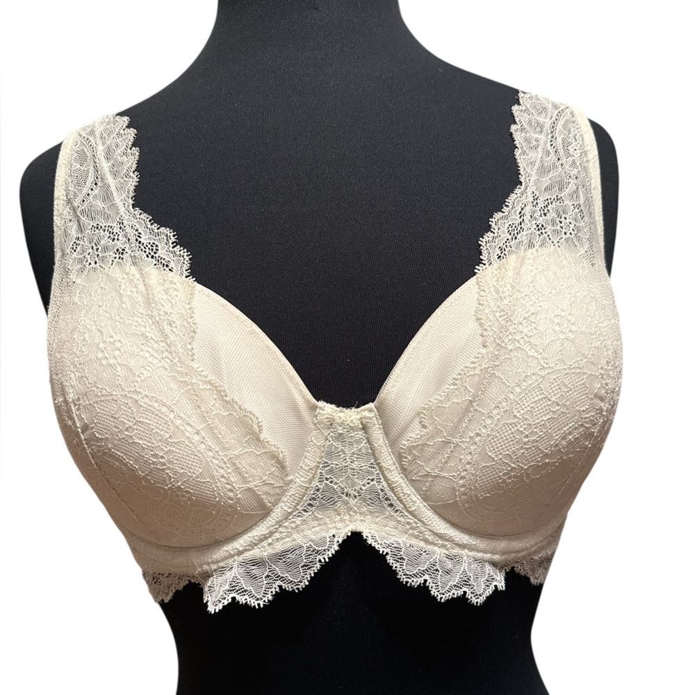 Victoria's Secret shimmery coconut white Dream Angels lined demi lace bra 32DD